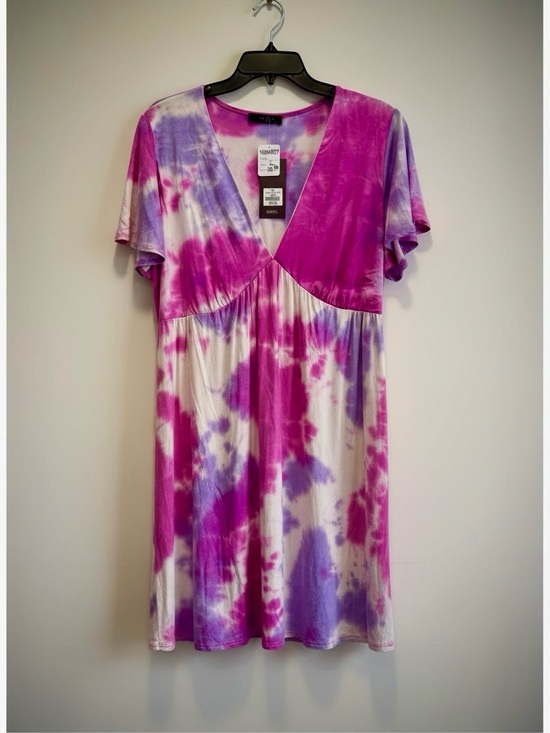 V-Neck Tie-Dye Midi Dress in Purple and White - Picture 2 of 3